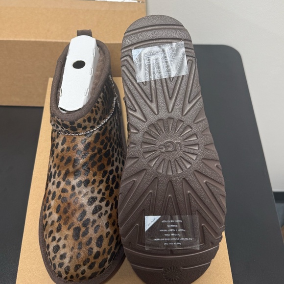 UGG WOMEN'S CLASSIC ULTRA MINI CASPIAN (BURNT CEDAR) - Picture 2 of 3